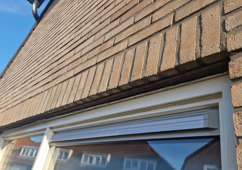 Gevel herstellen bij kozijn 3 Knip- en snij voegwerk