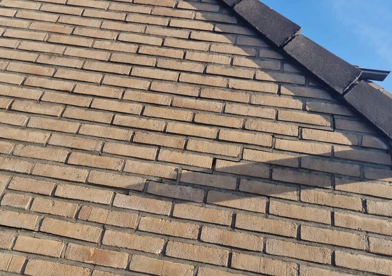 Gevel herstellen bij kozijn 6 Buitenmuur stuccen