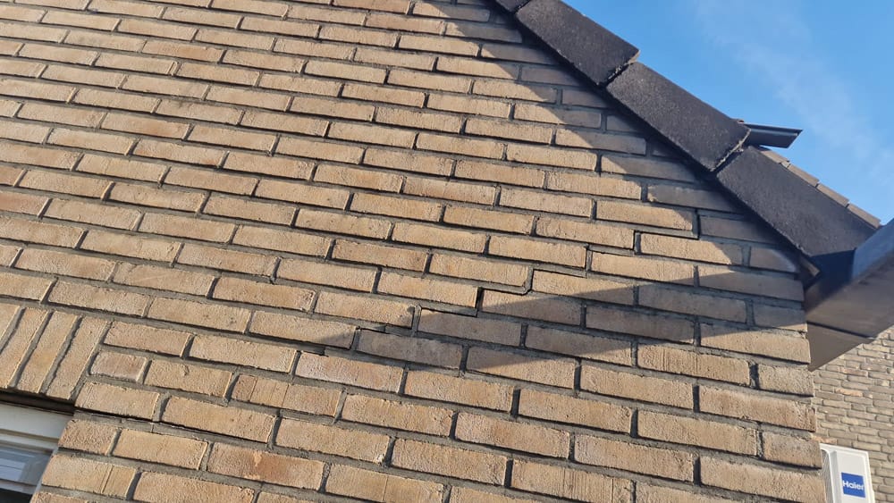 Gevel herstellen bij kozijn 6 Gevelreiniging Oldenzaal