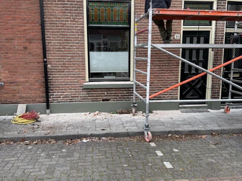 Knipvoegwerk in Zwolle Buitenkant huis stuccen